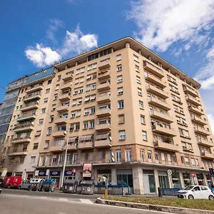 Laura 3*, Roma İtalya