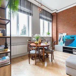 https://loft-przy-placu-zbawiciela.warsawhotelspoland.com